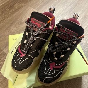 Off-White Odsy-1000
Transparent Fuchsia